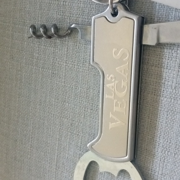 8 Las Vegas Multi Tool KeyRing Bottle Opener Corkscrew New - Picture 4 of 7